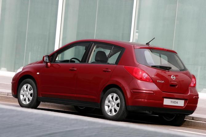Nissan Tiida 1.8 Acenta Photos :: 2 pictures :: autoviva.com