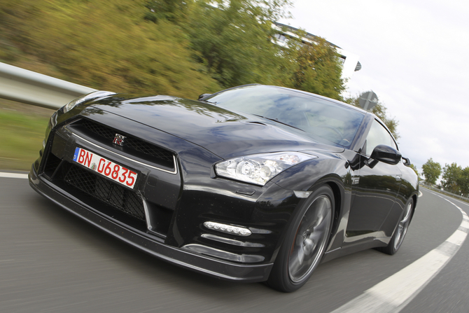 2013 Nissan GT-R Gets Power Boost, Better Suspension and Optional Ceramic Brakes 2013 Nissan GT-R Gets Power Boost, Better Suspension and Optional Ceramic Brakes