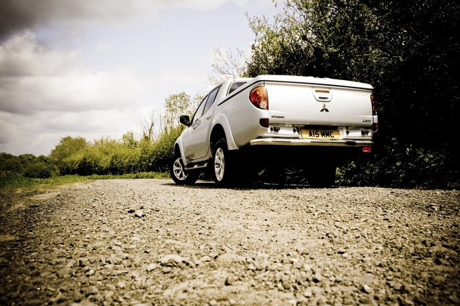 Mitsubishi L200 2.5 DI-D DCab Warrior LB Auto Mitsubishi L200 2.5 DI-D DCab Warrior LB Auto