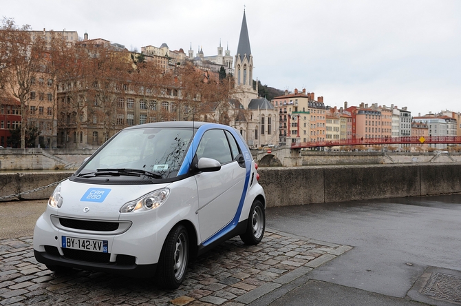 Lyon accueille un nouveau concept de mobilité: 200 véhicules car2go Lyon accueille un nouveau concept de mobilité: 200 véhicules car2go
