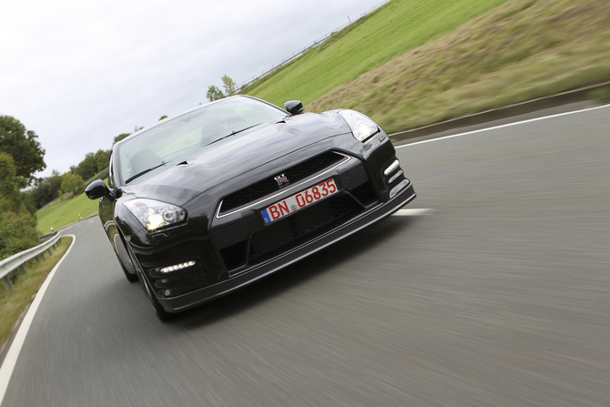 2013 Nissan GT-R Gets Power Boost, Better Suspension and Optional Ceramic Brakes 2013 Nissan GT-R Gets Power Boost, Better Suspension and Optional Ceramic Brakes