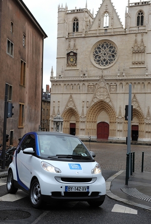 Lyon accueille un nouveau concept de mobilité: 200 véhicules car2go Lyon accueille un nouveau concept de mobilité: 200 véhicules car2go