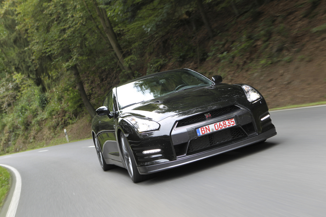2013 Nissan GT-R Gets Power Boost, Better Suspension and Optional Ceramic Brakes 2013 Nissan GT-R Gets Power Boost, Better Suspension and Optional Ceramic Brakes