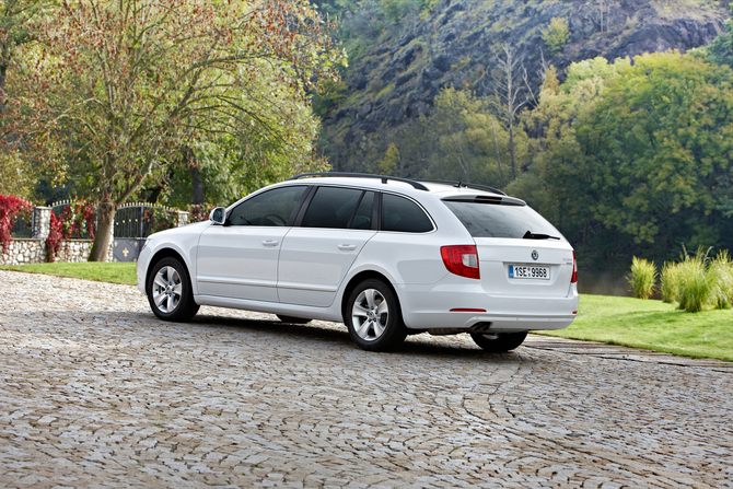 Skoda Superb Break 1.6I TDI CR 105hp Ambition Greenline Skoda Superb Break 1.6I TDI CR 105hp Ambition Greenline