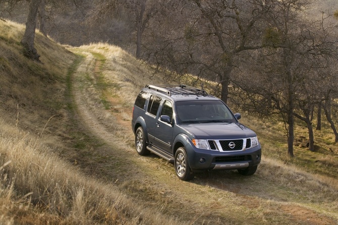 Nissan Pathfinder SV 4X2 Nissan Pathfinder SV 4X2