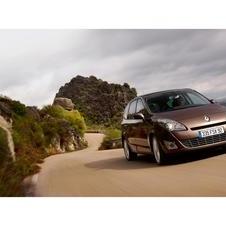 Renault Grand Scénic III 2.0 dCi 150cv FAP Luxe Auto Renault Grand Scénic III 2.0 dCi 150cv FAP Luxe Auto