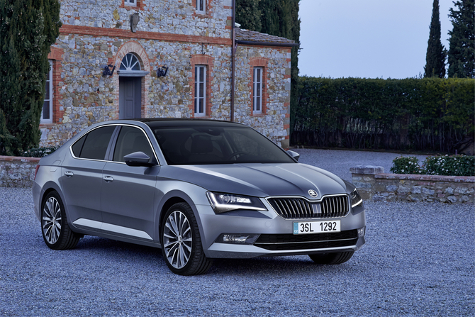 Skoda Superb 1.6 TDI Active DSG Skoda Superb 1.6 TDI Active DSG