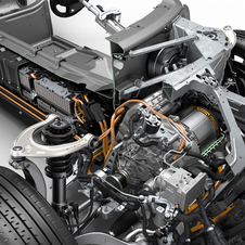 i8 tem um motor elétrico e um motor turbo de três cilindros 1.5