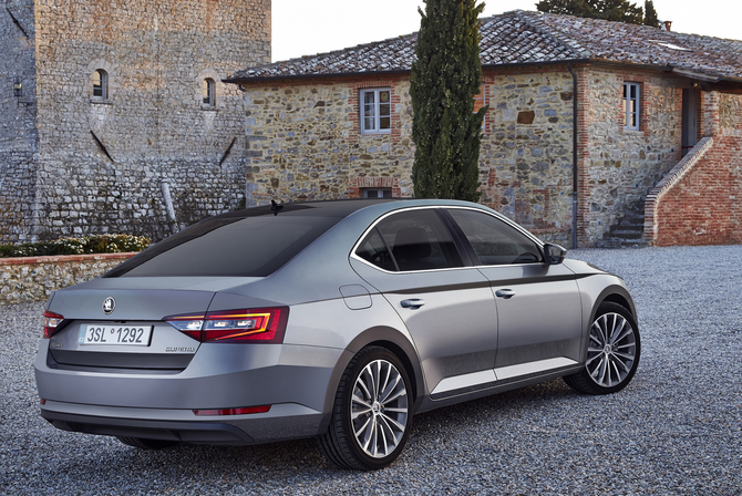 Skoda Superb 1.6 TDI Ambition DSG Skoda Superb 1.6 TDI Ambition DSG