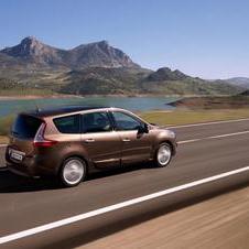 Renault Grand Scénic III 2.0 dCi 150cv FAP Luxe Auto Renault Grand Scénic III 2.0 dCi 150cv FAP Luxe Auto