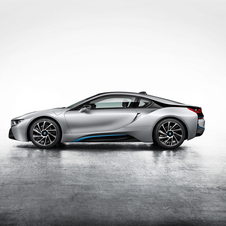 A BMW vê o i8 como o futuro dos carros desportivos