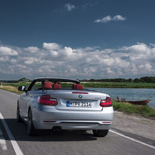 A versão topo de gama é o M235i, equipado com um motor 3.0 litros TwinPower Turbo com 326cv e 450Nm