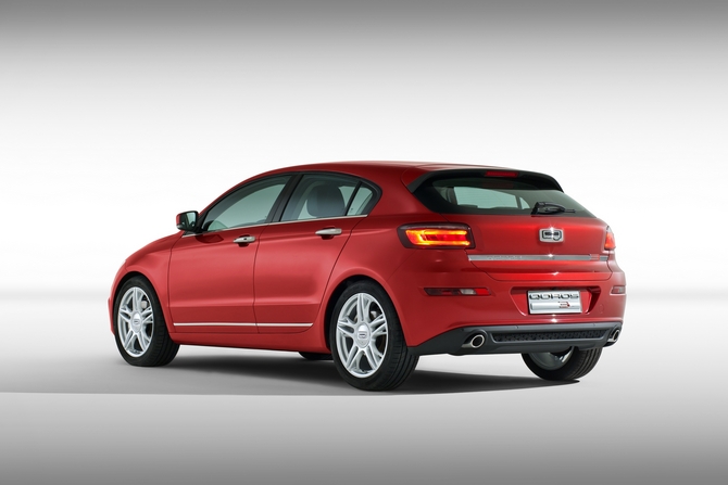 Mechanically, it is identical to the sedan Mechanically, it is identical to the sedan
