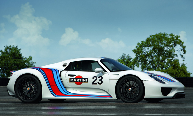 The 918 combines a V8 and two electric motors The 918 combines a V8 and two electric motors
