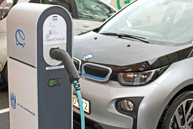 In theory, the next generation of lithium-air batteries could double battery power volume In theory, the next generation of lithium-air batteries could double battery power volume