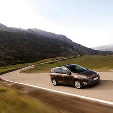 Renault Grand Scénic III 2.0 dCi 150cv FAP Luxe Auto Renault Grand Scénic III 2.0 dCi 150cv FAP Luxe Auto