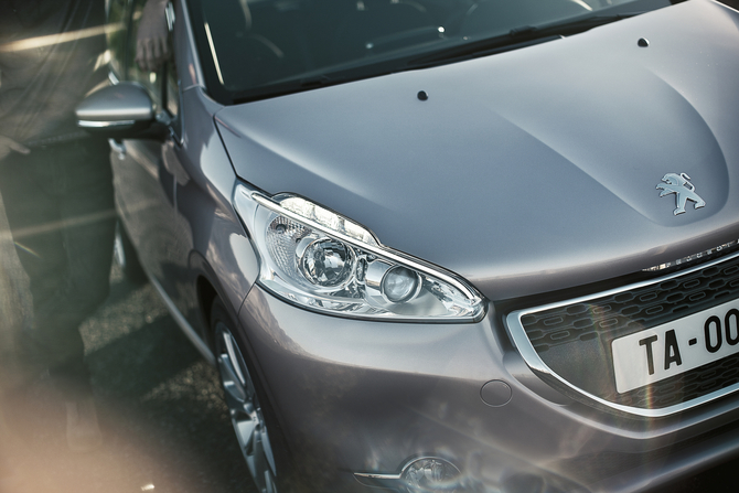 Peugeot 208 GTI e XY revelados antes de Genebra Peugeot 208 GTI e XY revelados antes de Genebra