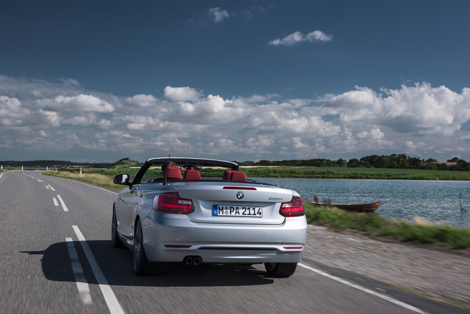 The top range version M235i is equipped with a 3.0 liter TwinPower Turbo inline six-cylinder engine with 326hp and 450Nm of torque The top range version M235i is equipped with a 3.0 liter TwinPower Turbo inline six-cylinder engine with 326hp and 450Nm of torque