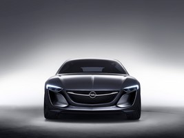 It uses a 1.0 CNG engine that charges the car's batteries