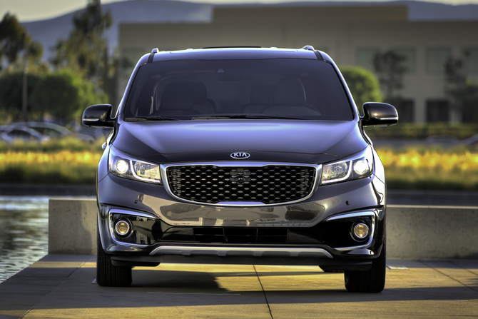 A nova geração do MPV será o primeiro carro da Kia a oferecer os sistemas de infotainment e telemática UVO A nova geração do MPV será o primeiro carro da Kia a oferecer os sistemas de infotainment e telemática UVO