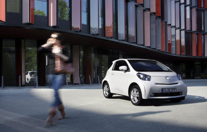 Toyota iQ 1.0 Essential Toyota iQ 1.0 Essential