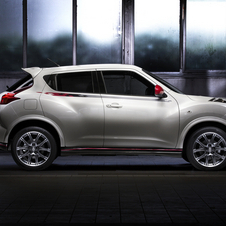 Nissan Has GT Academy Winners Teach You How to Drive