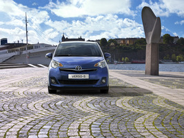 Toyota Verso-S debuts in Paris
