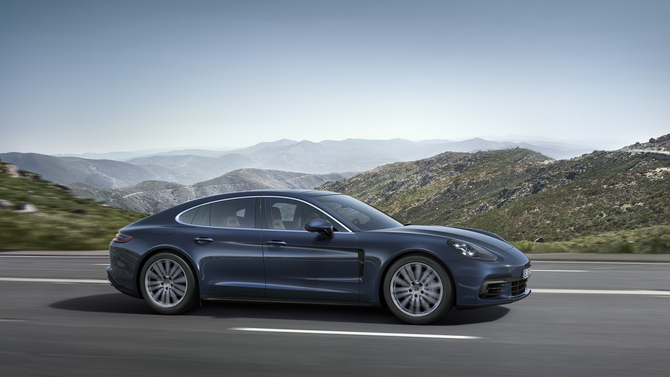 A gama inicial vai contar com três versões com novos motores V6 e V8 da Porsche, todas com tração integral A gama inicial vai contar com três versões com novos motores V6 e V8 da Porsche, todas com tração integral