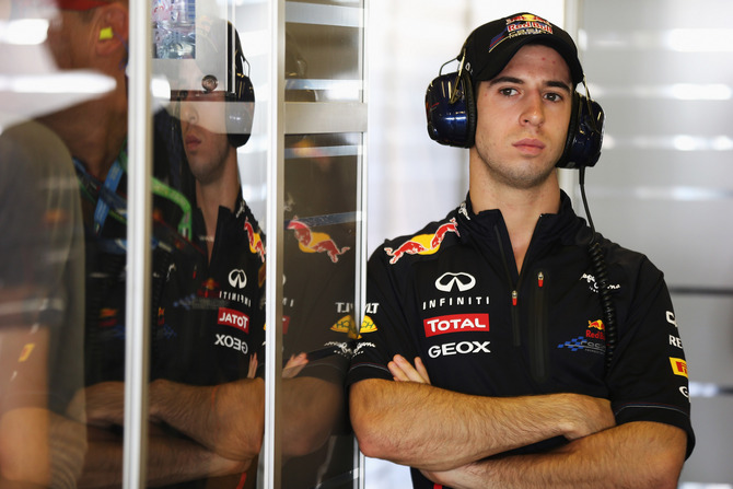 António Félix da Costa deverá substituir Daniel Ricciardo na Toro Rosso em 2014 António Félix da Costa deverá substituir Daniel Ricciardo na Toro Rosso em 2014