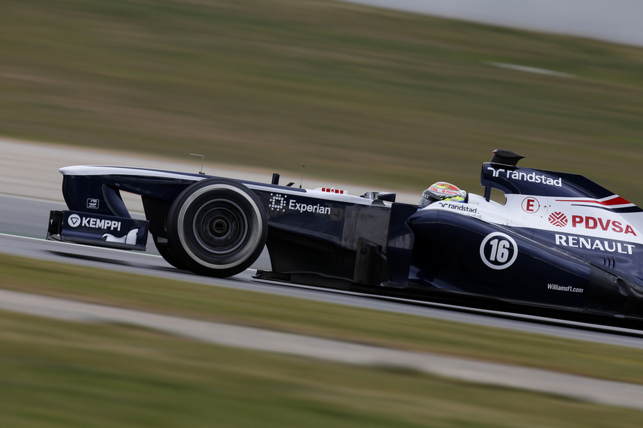 Note the small vanes at the rear of the FW35. That is what the FIA has ruled illegal