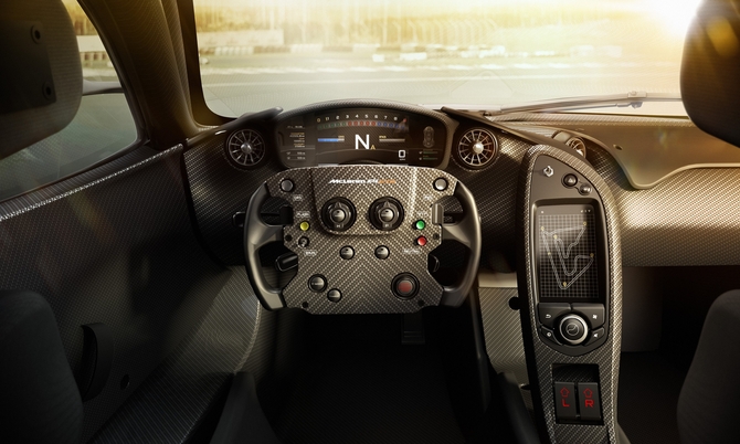 The steering wheel was designed to make all controls more acessible and user-friendly as possible The steering wheel was designed to make all controls more acessible and user-friendly as possible