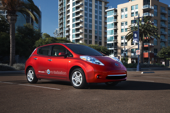 Ao contrário do Fiat 500e o Nissan Leaf é vendido em todo os EUA Ao contrário do Fiat 500e o Nissan Leaf é vendido em todo os EUA