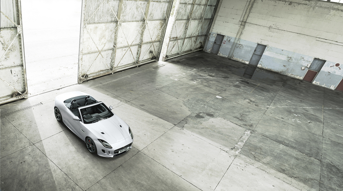 Jaguar is offering for the special edition a range of specially selected colors, inspired by the Union Jack flag Jaguar is offering for the special edition a range of specially selected colors, inspired by the Union Jack flag