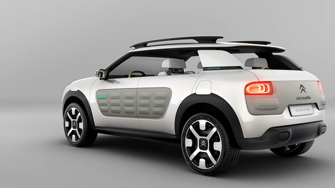 There is protective cladding around the entire car There is protective cladding around the entire car