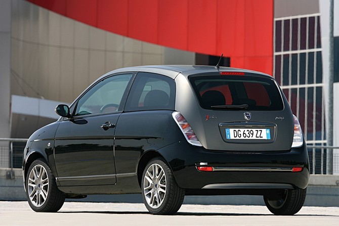 Lancia Ypsilon Sport Momo Design 1.3 Multijet 16v Lancia Ypsilon Sport Momo Design 1.3 Multijet 16v