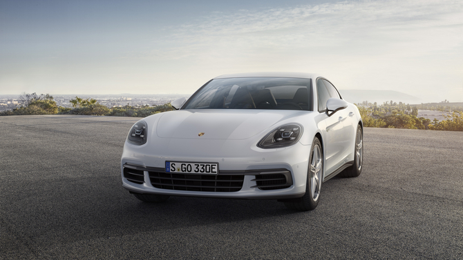 Porsche Panamera 4 E-Hybrid Porsche Panamera 4 E-Hybrid