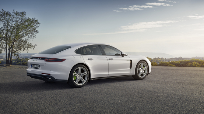 Porsche Panamera 4 E-Hybrid Porsche Panamera 4 E-Hybrid