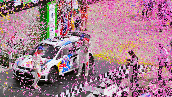 A vitória coloca-o na liderança da classificação geral à frente de Sebastien Loeb A vitória coloca-o na liderança da classificação geral à frente de Sebastien Loeb