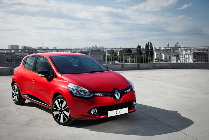 O novo Clio irá utilizar estrear o motor TCe 120 com uma caixa automática de dupla embraiagem EDC de seis velocidades O novo Clio irá utilizar estrear o motor TCe 120 com uma caixa automática de dupla embraiagem EDC de seis velocidades