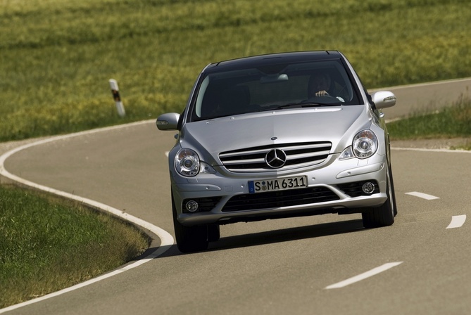 Mercedes-Benz R 63 AMG L 4MATIC Mercedes-Benz R 63 AMG L 4MATIC