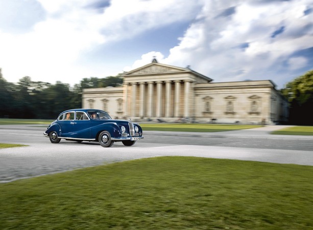 A BMW 502 touring in Munich A BMW 502 touring in Munich