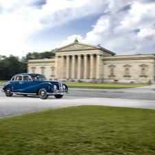 A BMW 502 touring in Munich