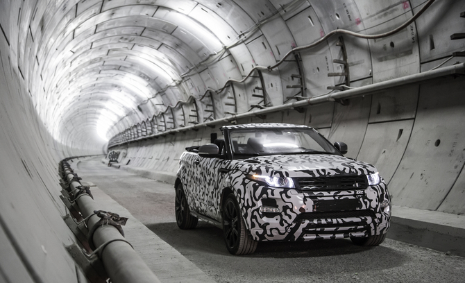 Foram hoje divulgadas as primeiras imagens do primeiro SUV compacto descapotável do mundo Foram hoje divulgadas as primeiras imagens do primeiro SUV compacto descapotável do mundo