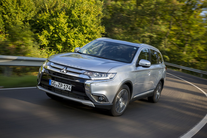Mitsubishi Outlander 2WD 2.2 DI-D Instyle Navi Mitsubishi Outlander 2WD 2.2 DI-D Instyle Navi