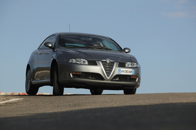 Alfa Romeo GT 2.0 JTS Selespeed Luxury Alfa Romeo GT 2.0 JTS Selespeed Luxury