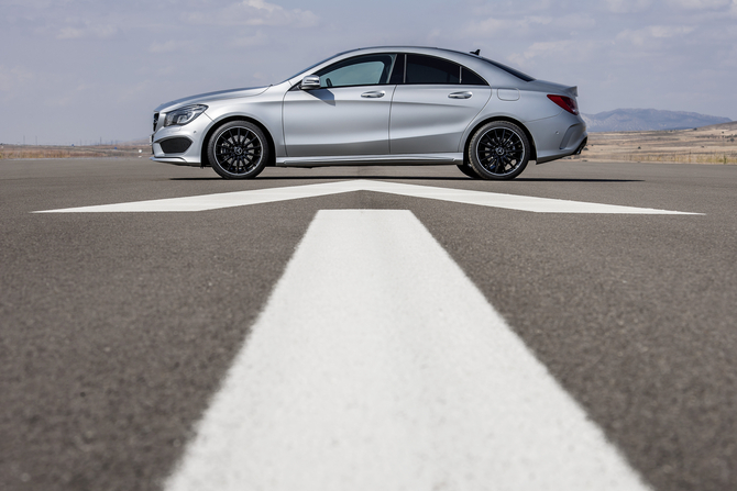 A Mercedes poderá utilizar a fábrica da Nissan no México para aumentar a produção do modelo compacto A Mercedes poderá utilizar a fábrica da Nissan no México para aumentar a produção do modelo compacto