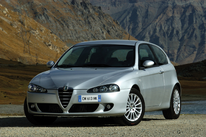 Alfa Romeo 147 2.0 Twin Spark Distinctive Photos :: 1 picture ...