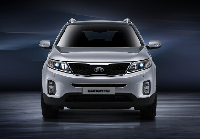 Kia added LED running lights with the refresh and new bumpers Kia added LED running lights with the refresh and new bumpers