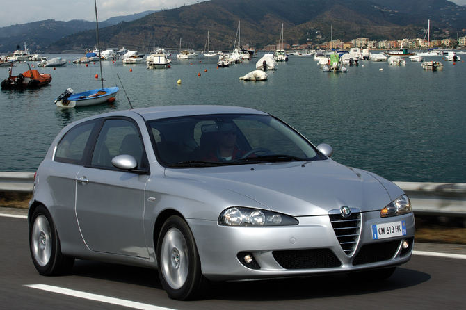 Alfa Romeo 147 1.9 JTD 16V Distinctive Alfa Romeo 147 1.9 JTD 16V Distinctive