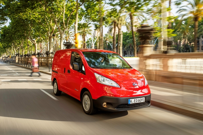 Nissan e-NV200 Van Basic Grelha Nissan e-NV200 Van Basic Grelha